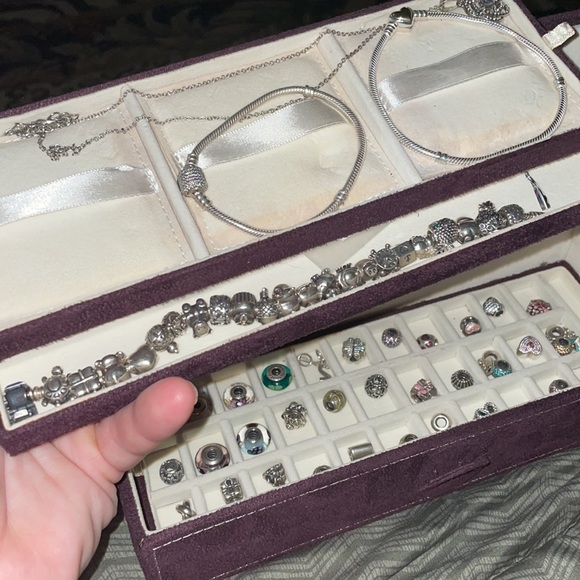 Many authentic Pandora charms and bracelets, necklaces - Picture 3 of 3